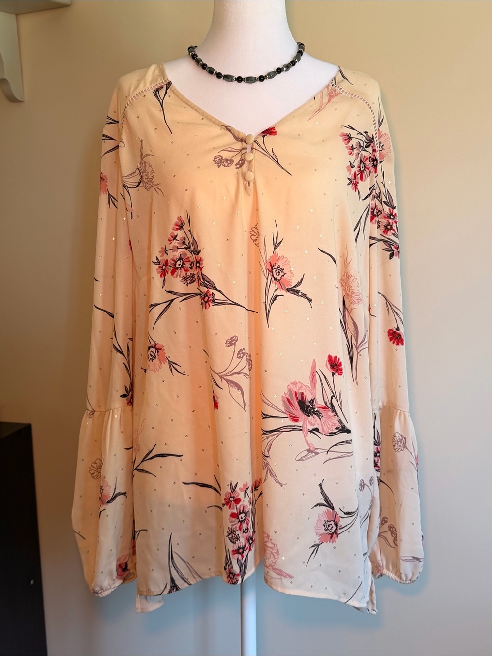 Maurices Beige Women's Cream Floral V-Neck Long Sleeve Blouse